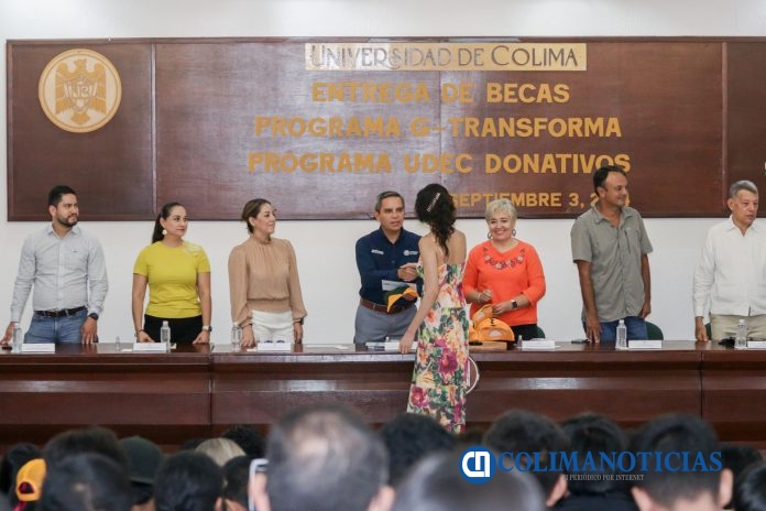 Entregan becas de programas G Transforma y UdeC Donativos_c