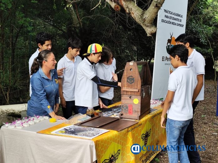 Jóvenes bachilleres aprenden sobre la importancia de las abejas_c