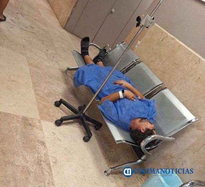 paciente en sillas hospital