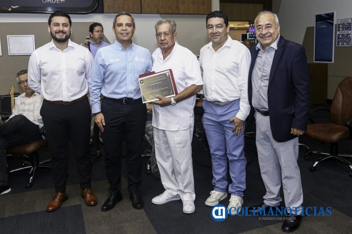 Asiste_Rector_a_entrega_de_reconocimientos_de_la_ACPE