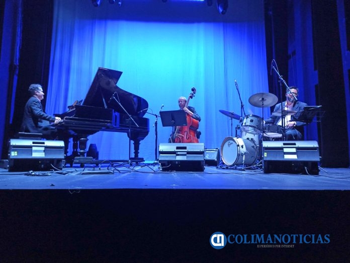 Cierra_festival_internacional_ColimaJazz_con_Roberto_Aymes