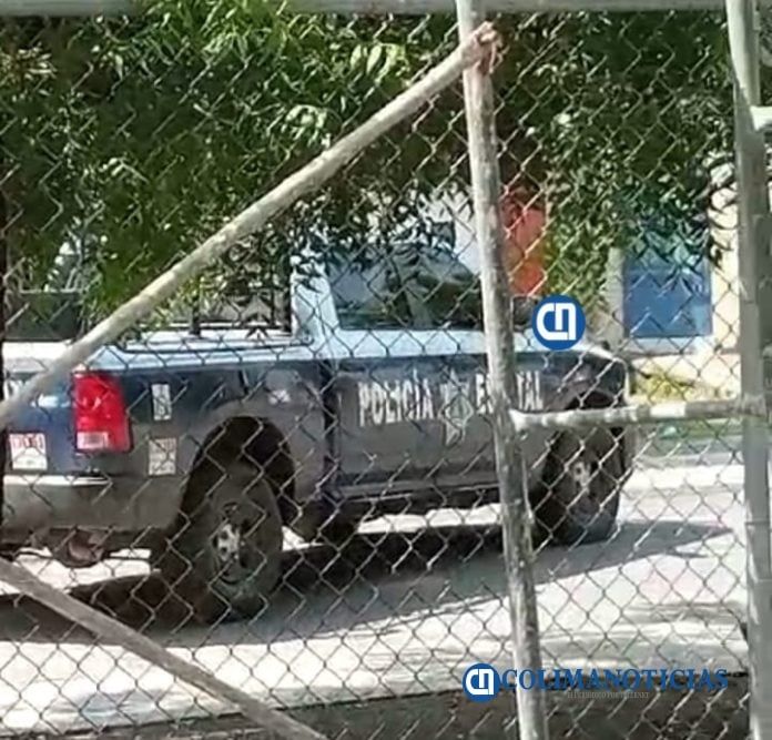 Detienen a cuatro sujetos durante un cateo frente a la Escuela de Talentos en Tabachines
