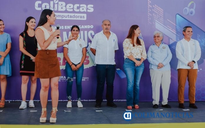 Entrega_de_ColiBecas-Computadoras_en_Manzanillo_a