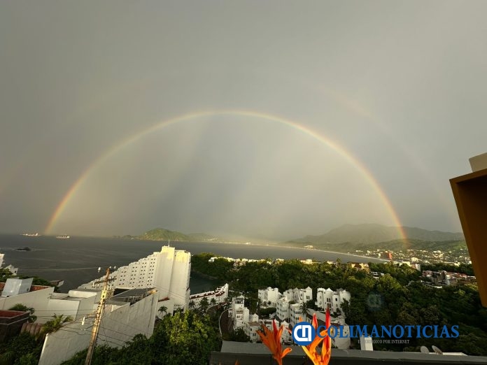 Espectacular arcoiris sorprende a los manzanillenses.39