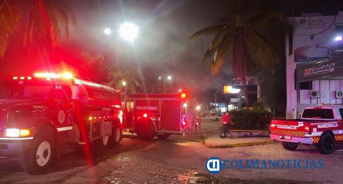 UEPC y PC Manzanillo participan en control de incendio afuera de un hotel, en el puerto 4