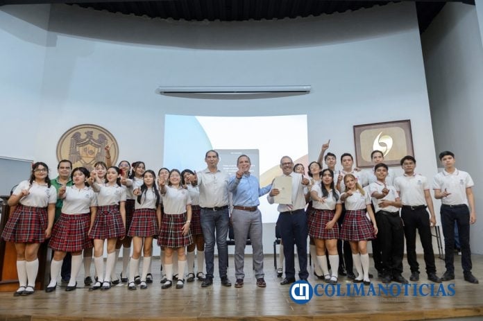 Bachillerato_Uno_gana_final_de_concurso_del_Himno_Universitario_a