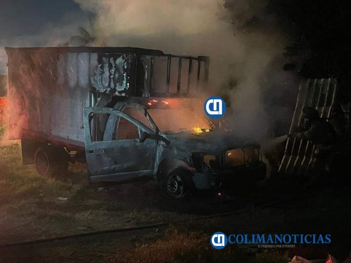 Sofocan incendio en camioneta de carga en el Valle de las Garzas