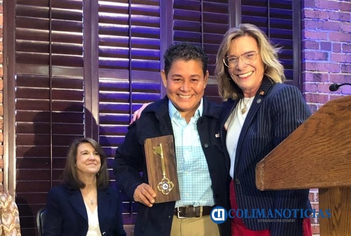 Tecomense es reconocida en Lodi California; recibe las llaves de la ciudad
