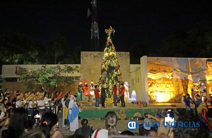 Encienden_el___rbol_navide__o_en_la_UdeC