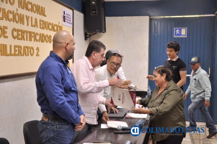 Entregan_31_certificados_a_personas_adultas__con_apoyo_del_Bach_2_a