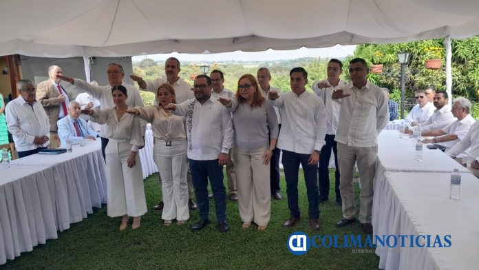 Reelecto presidente del Colegio de Notarios de Colima
