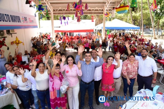 Riult Rivera acude a la posada para los adultos mayores, organizada por el DIF municipal