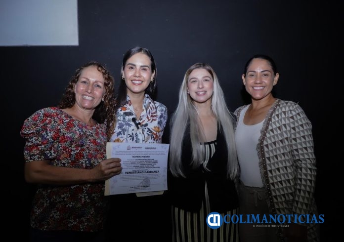 Rosi Bayardo entrega constancias a autoridades auxiliares electas por el pueblo