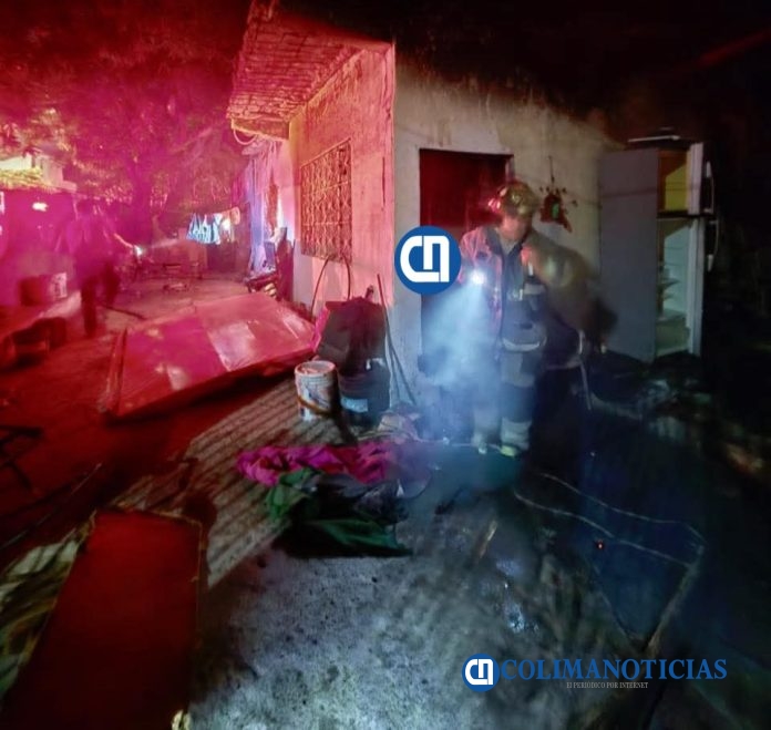Se incendia vivienda en el centro de Manzanillo 3