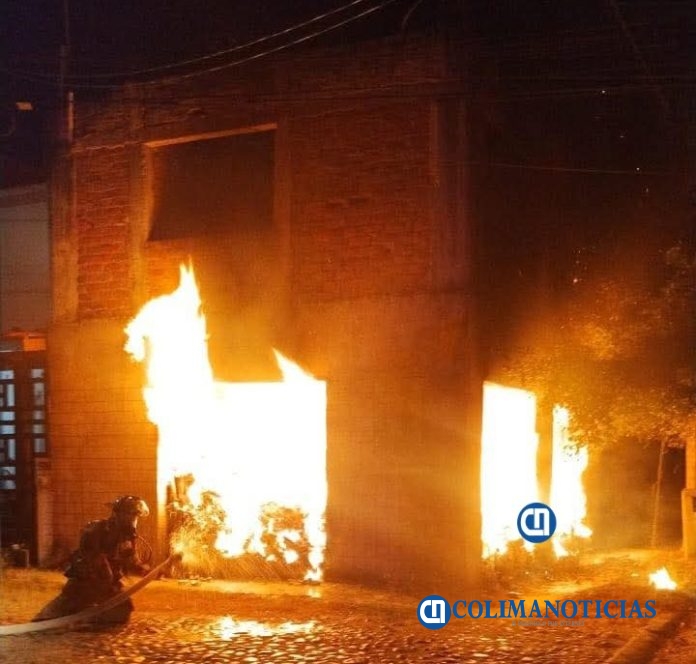 Sofocan incendio de locales abandonados en la colonia Marimar de Manzanillo