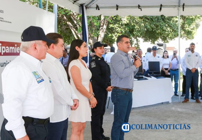 Entrega de uniformes y equipamiento Seguridad Pública Colima