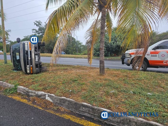 Ocurren tres accidentes debido al pavimento mojado, sin lesionados