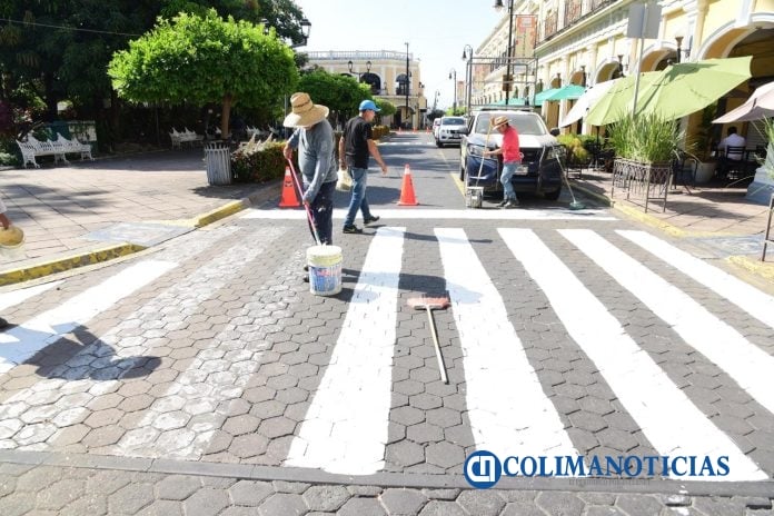 Pintando señalamientos Colima Capital-2