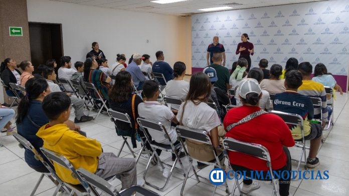 Titular de Sebiinsom entregó ColiBecas Computadoras a estudiantes -1