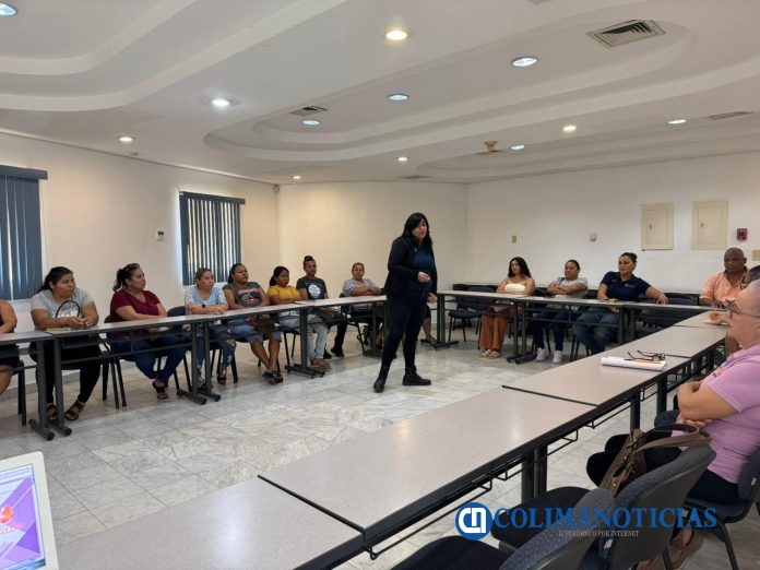 Capacitan a personal de cafeterías en protocolo contra discriminación