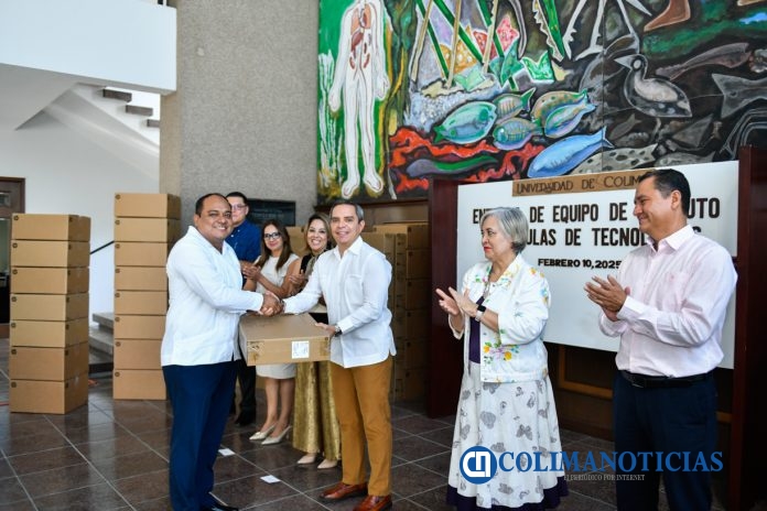 Entrega rector UdeC 165 equipos de cómputo_b