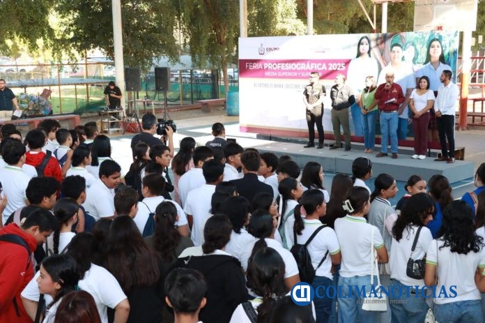 Feria Profesiográfica 2025 en Manzanillo (2)