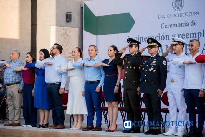 Gobernadora de Colima y rector de la UdeC encabezaron la ceremonia de abanderamiento en la máxima casa de estudios (3)