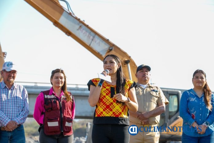 Indira desazolve en ríos y arroyos de Colima