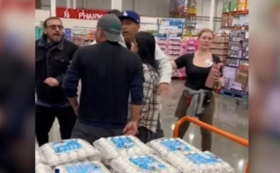 Pelea por huevo en EU