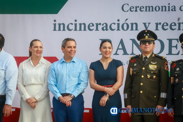 Realizan ceremonia de incineración y reposición de la bandera, en la UdeC_h