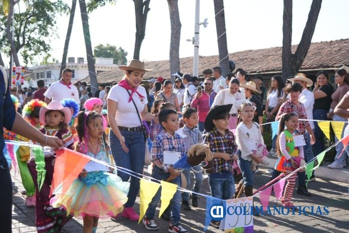 Realizan la tradicional Cabalgata Infantil de Villa de Álvarez (2)