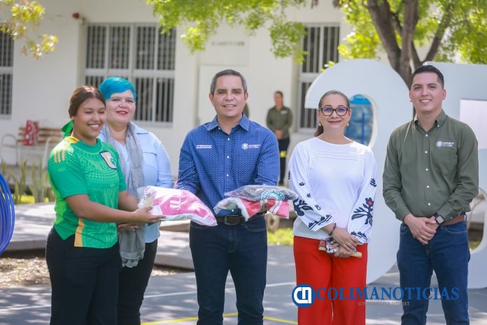 Rector supervisa mejoras en infraestructura educativa en Tecomán_k