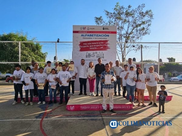 Certificados de educación básica en la colonia Palo Alto