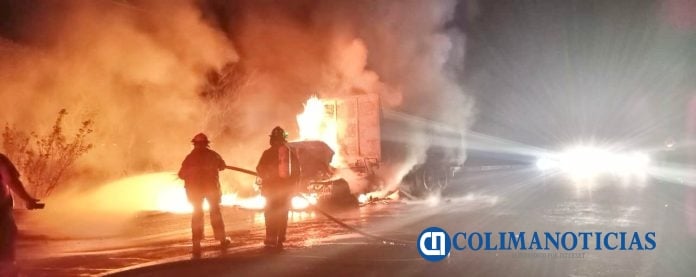 Cortocircuito provoca incendio de camión tórton en el crucero de Turla