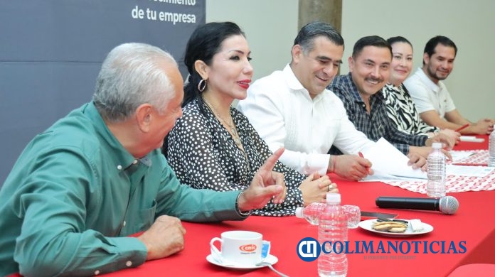 Firman convenio de colaboración Presidente Riult Rivera y la CMIC (2)