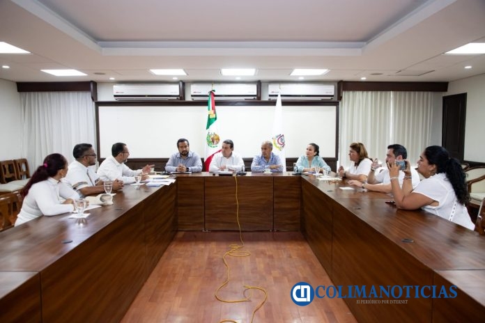 Gobierno del Estado de Colima atiende a representantes del Sector Salud y del Magisterio; escuchan sus inquietudes (2)