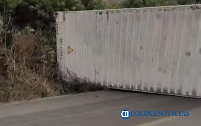 Vuelca tráiler Manzanillo