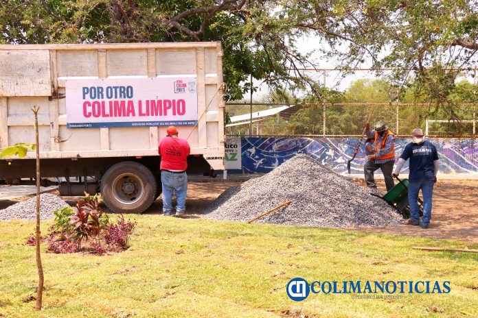 Continúan los trabajos de embellecimiento de espacios públicos en la zona oriente de Colima (5)