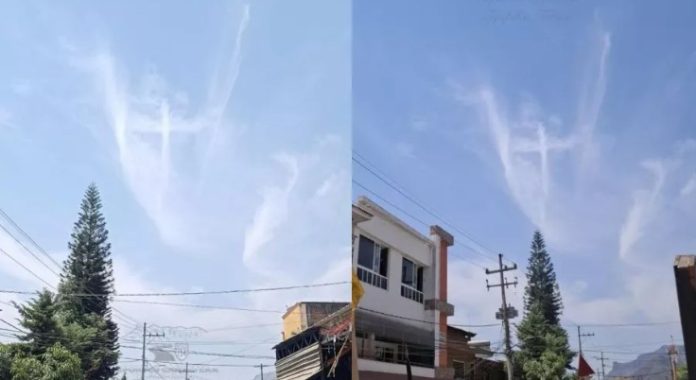 Cruz en el cielo viernes santo en Edomex