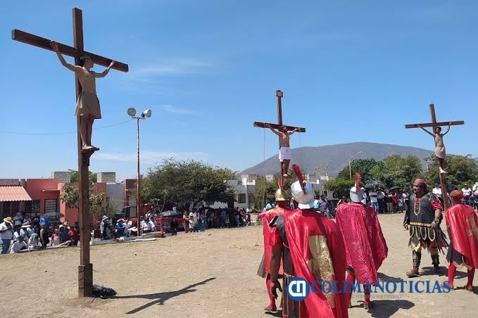 En Viacrucis viviente en Coquimatlán