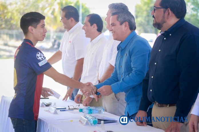 Entrega 47 de becas Coca Cola Colima