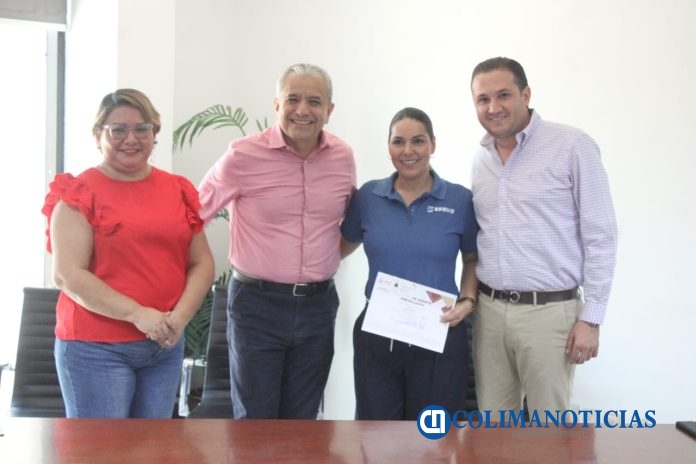 Gobierno del Estado entrega 27 licencias a agentes del sector inmobiliario en Colima (2)