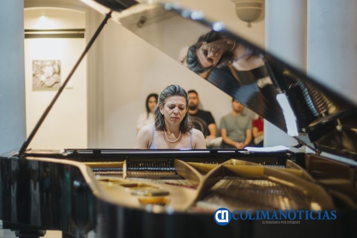 Lianne Vega Serrano presentó Cubanía Musical, en la Pinacoteca_a