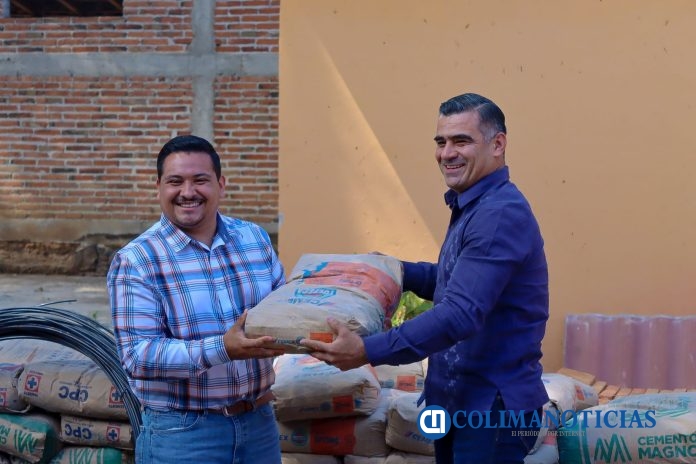 Presidente Riult Rivera cumple compromisos al entregar apoyos y proyecto de panteón en Los Tepames