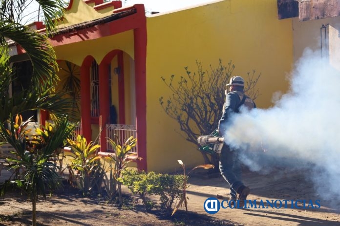 Salud Colima fumiga contra dengue