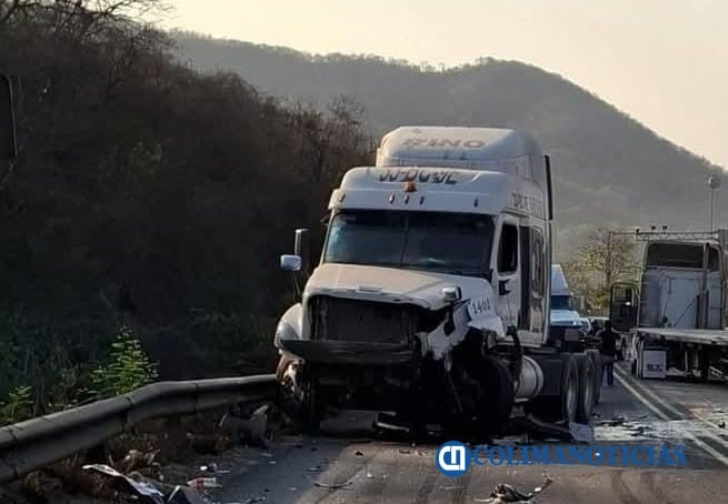 Accidente por el libramiento El Colomo (3)