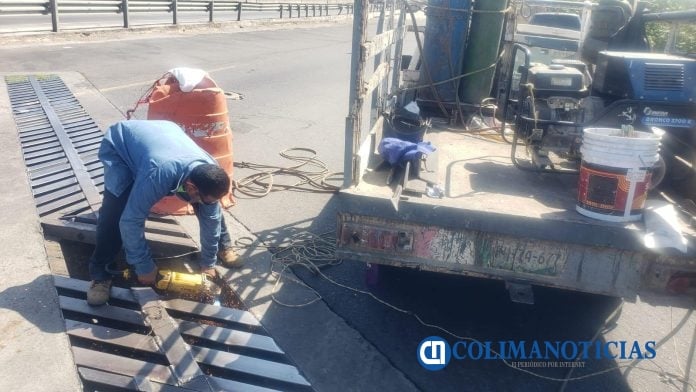 Atiende Ayuntamiento de Colima reporte sobre alcantarilla desoldada