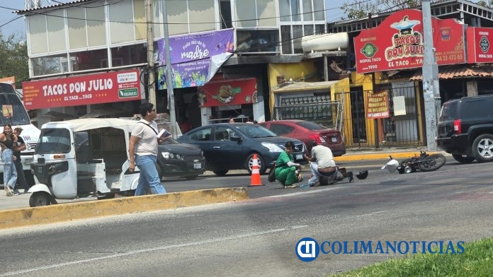Dos lesionados al chocar motocicletas por el boulevard Miguel de la Madrid de Manzanillo