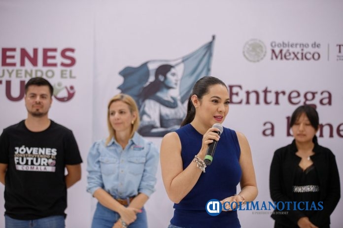 En Comala, Indira Vizcaíno acompaña entrega de tarjetas a ‘Jóvenes Construyendo el Futuro’ (2)