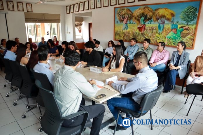 Estudiantes realizan simulador de sesión de cabildo_a